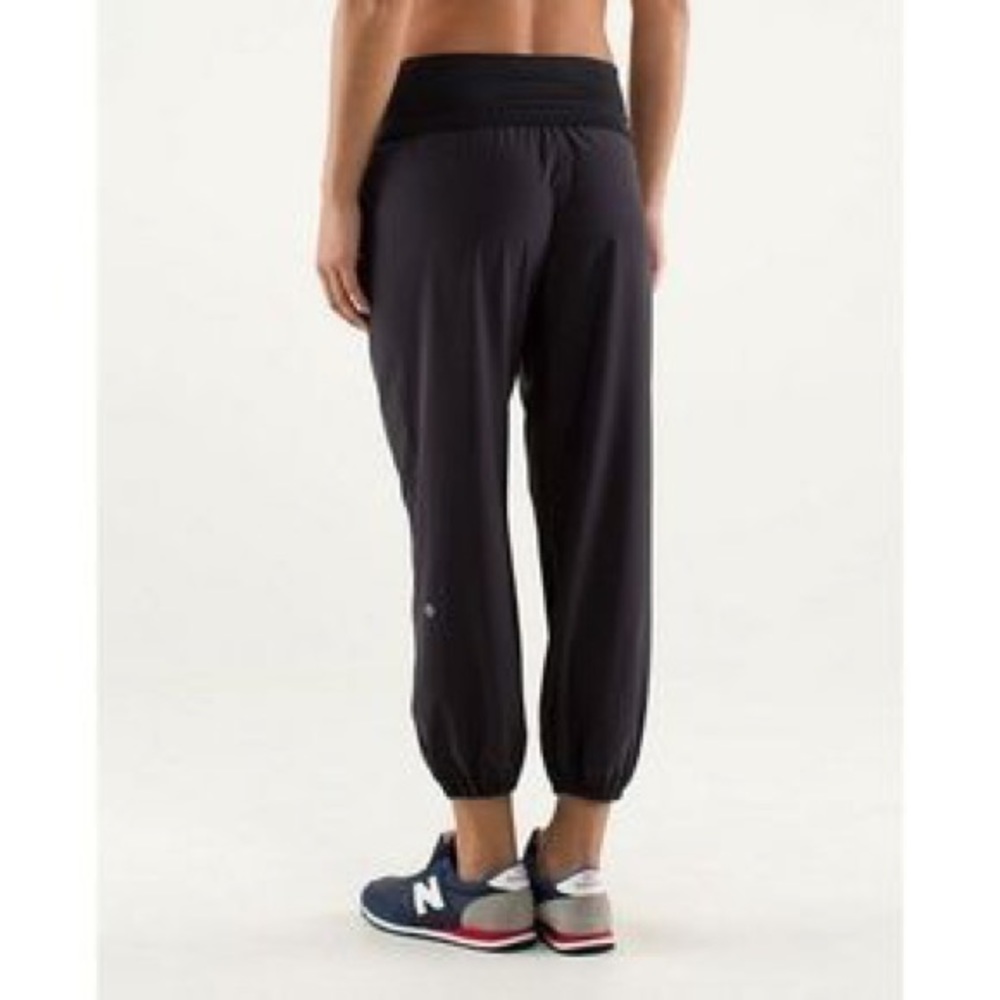 LULULEMON Black Om Jogger Pant Size 6